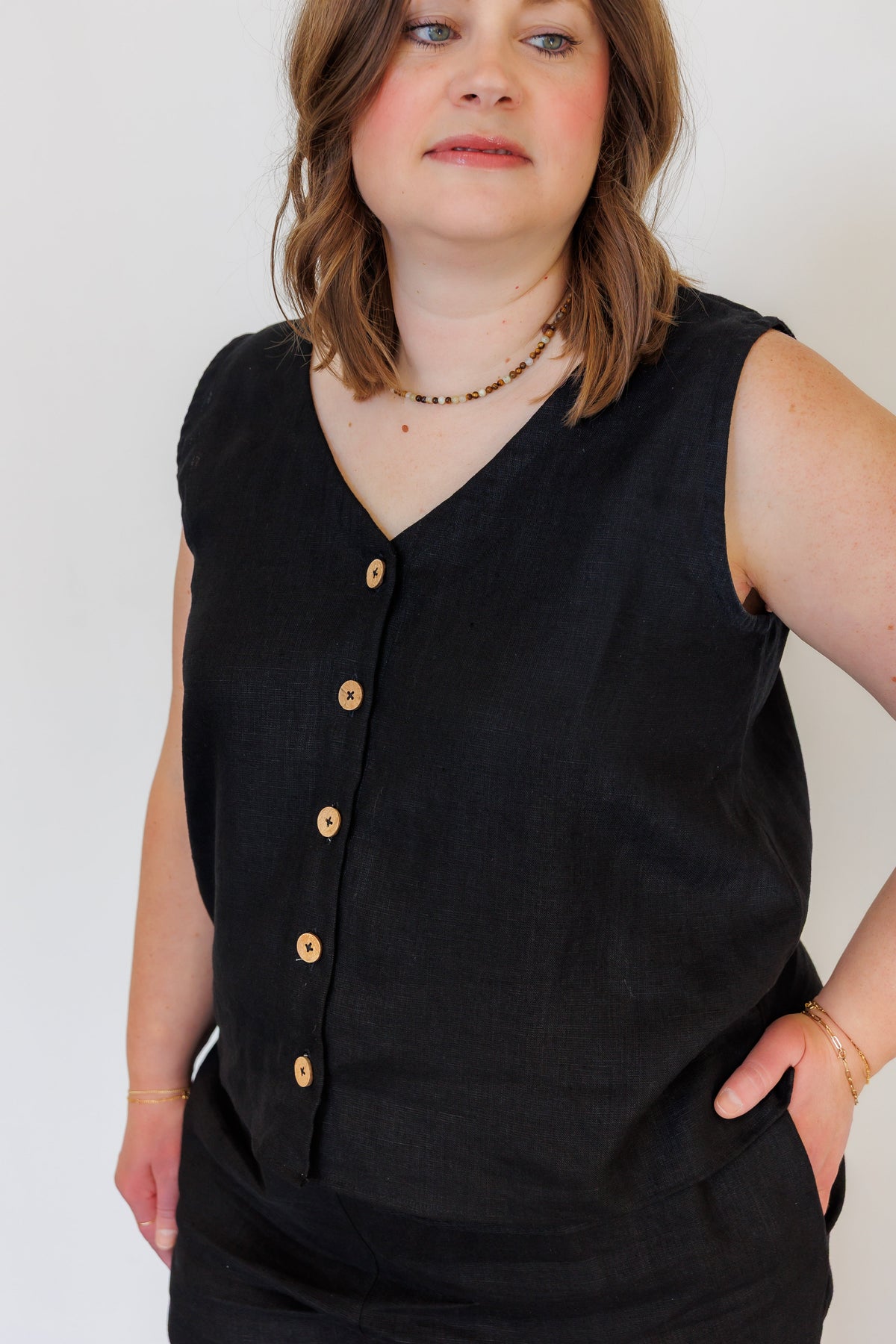 The Harmony Reversible Top in Black Linen