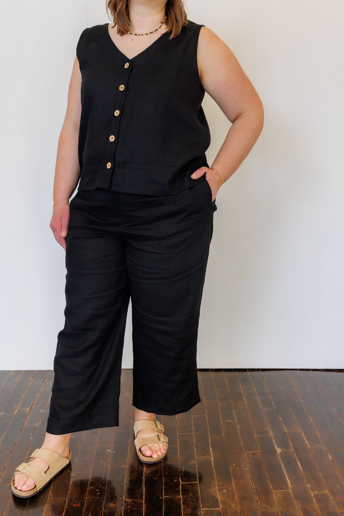 The Harmony Reversible Top in Black Linen
