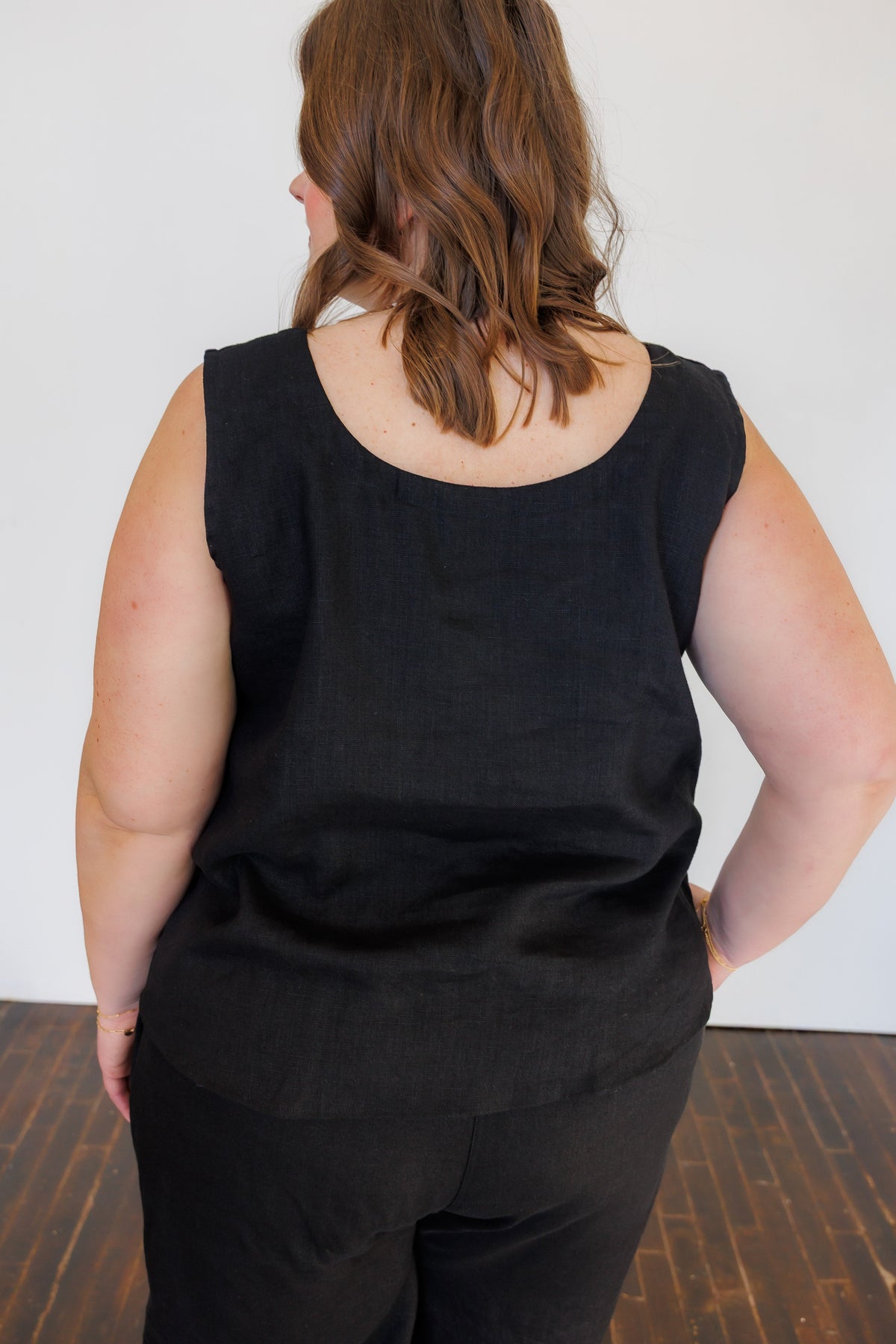 The Harmony Reversible Top in Black Linen