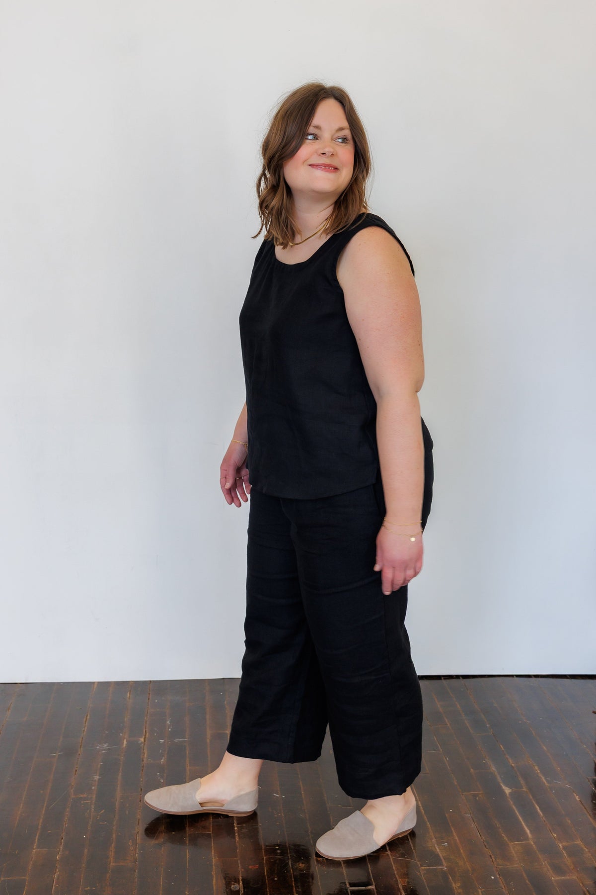 The Harmony Reversible Top in Black Linen
