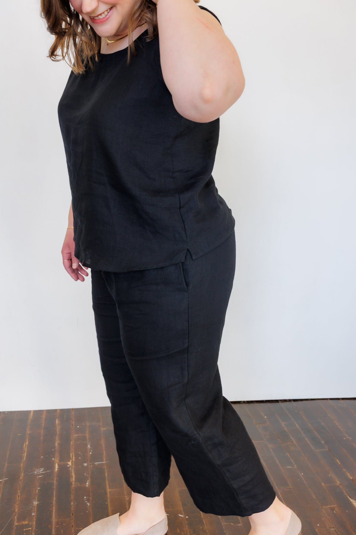 The Harmony Reversible Top in Black Linen